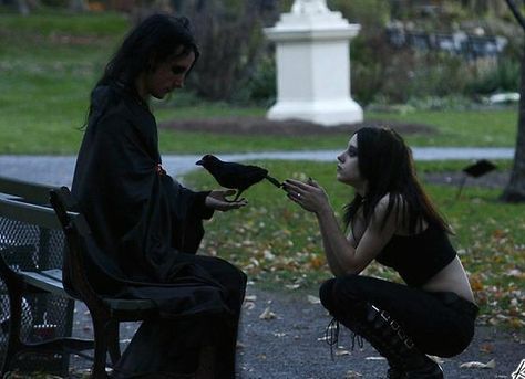 Goth Couple Aesthetic, Goth Couples, Goth Couple, Emo Couples, Trad Goth, Cute Goth, Dark Love, Gothic Romance, Romantic Goth