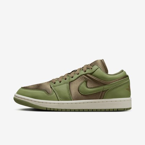 Nike Jordan 1 Low, Olive Shoes, Brown Womens Shoes, Air Jordans Women, Chic Sneakers, Womens Air Jordans, Jordans Women, Air Jordan Sneakers, Air Jordan 1 Low