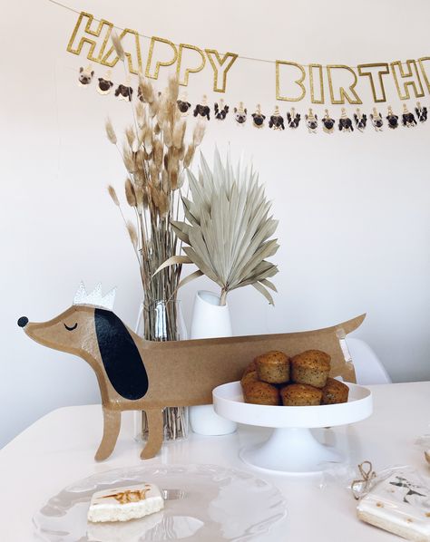 Weiner Dog Birthday Party, Dachshund Themed Birthday Party, First Birthday Paw-ty, Dog Party Ideas Decoration, Birthday Dog Theme, Puppy Birthday Party Theme, Puppy Themed Birthday Party, Puppy Pawty, Dog First Birthday