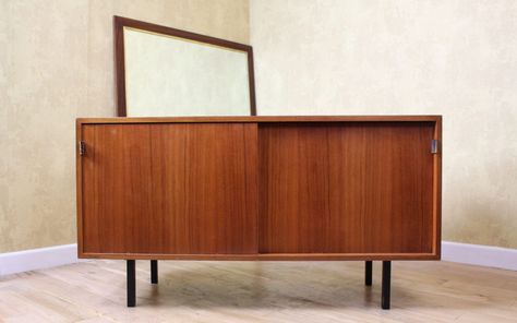 4ft Florence Knoll teak sideboard with leather handles - Vintage Retro Furniture | 07715 054 919 | https://www.vintageretro.co.uk/ Danish Armchair, Bookcase Sideboard, Teak Sideboard, Florence Knoll, Floor Table, Retro Furniture, Sideboard Storage, Wall Storage, Leather Handles