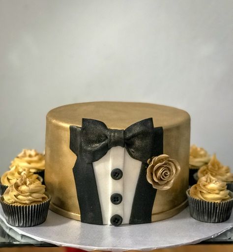 Golden Cake Design For Men, Gentleman Cake, Golden Birthday Cakes, Cake Design For Men, Belle Cake, Pattern Cake, 70th Birthday Cake, Golden Cake, Birthday Cake For Him