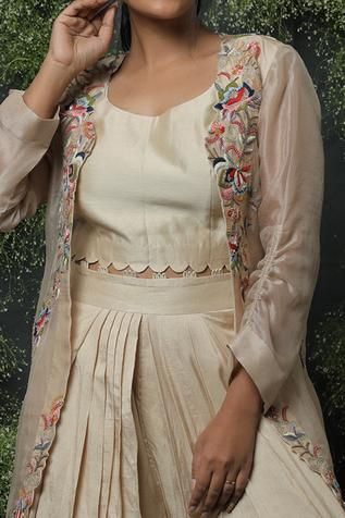 Shop for Usha Bagri Beige Silk Pleated Palazzo Set With Jacket for Women Online at Aza Fashions Outfit Indian Casual, Jacket Outfit Indian, Wedding Matching Outfits, Western Jackets, Long Blouse Designs, Embroidery Neckline, Blouse Designs Catalogue, Potli Bag, Indian Designer Suits