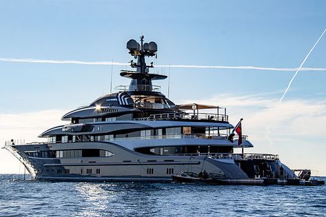 Kismet anchored off Monaco Electro Dance, Shahid Khan, Boat Battery, Luxury Yachts For Sale, Monaco Yacht Show, Yacht Builders, Super Yacht, Gas Turbine, Yacht Broker