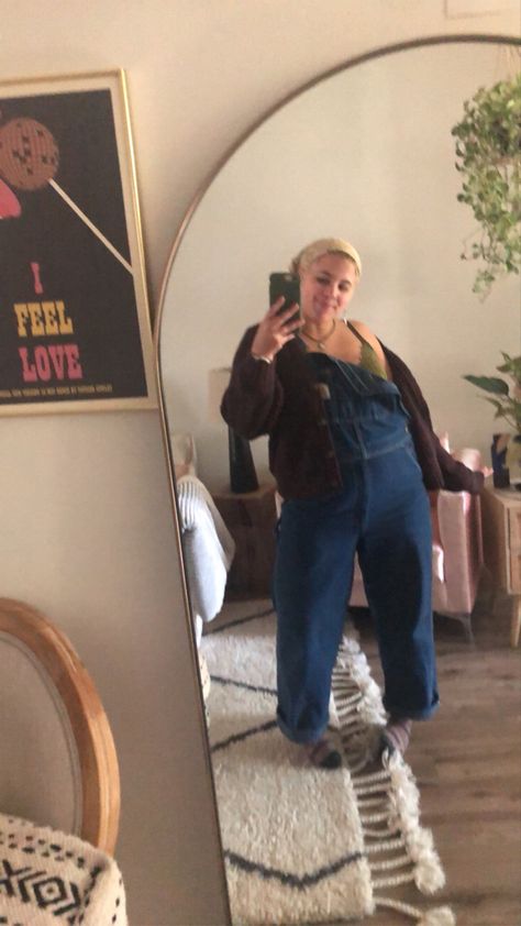 Overalls!! Alt Overalls, Hippie Fashion, Indie Y2k, Mid Size, Hippie Style, Cool Outfits, Overalls, Outfit Inspo, Closet