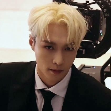 Lay Zhang Icon, Pfps Kpop, Exo Zhang Yixing, Aju Nice, Exo Ot9, Exo Icons, Lay Yixing, Lay Exo, Lay Zhang