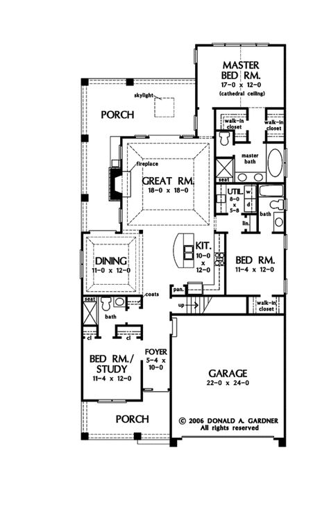 Narrow Lake House Plans, Narrow House Plans, Narrow Lot House, Narrow Lot House Plans, House Plans One Story, Bungalow Homes, Garage House Plans, Lake House Plans, Narrow House