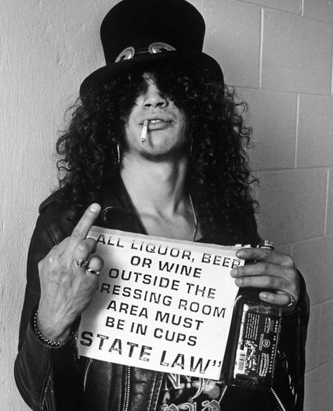 Slash Gnr, Giving The Finger, Saul Hudson, Rock Photography, Written In The Stars, Axl Rose, In The Stars, Cool Guitar, Music Photography