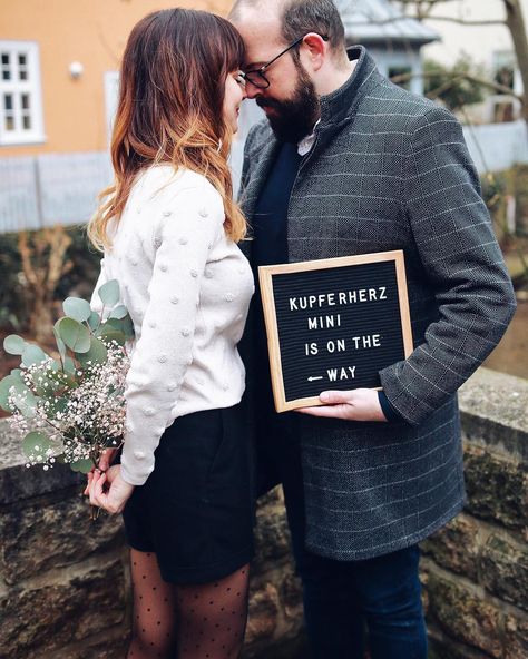 10 Awesome Letterboard Pregnancy Announcements Letterboard Christmas, Christmas Baby Announcement, Maternity Photoshoot Outfits, Baby News, Pregnancy Guide, Dad Jokes Funny, Parents Quotes Funny, Pregnancy Announcements, Funny Boy