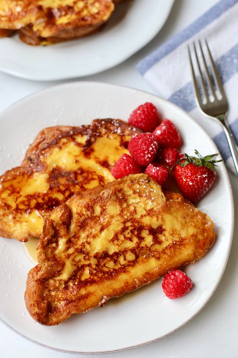 Challah Bread French Toast | Elle & Pear Challah Bread French Toast, Brioche French Toast Recipe, Healthy French Toast Recipe, French Toast Sandwich, Protein French Toast, Healthy French Toast, Challah Bread Recipes, Best Breakfast Sandwich, Fancy Breakfast