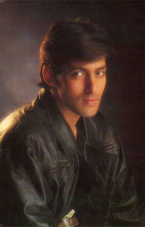 Salman Khan Young, Beautiful Landscape Pictures, Salman Khan Wallpapers, 90s Bollywood Aesthetic, Salman Khan Photo, Cool Autumn, Fall 2024 Fashion, Autumn Breeze, Karisma Kapoor