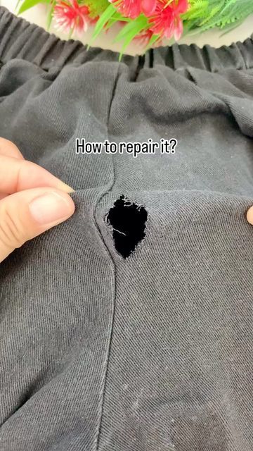 Ripped Clothes, Volleyball Hairstyle, Mending Clothes, Diy Clothes Hacks, Sewing To Sell, Sewing Kids Clothes, Sewing Easy, Perfect Bow, Clothes Life Hacks