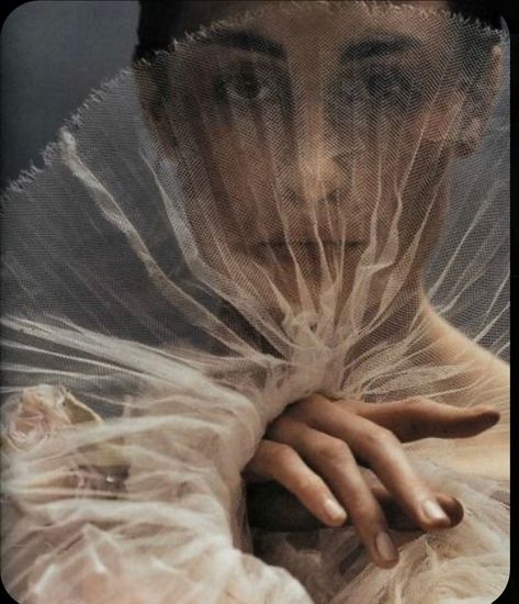 Zen Mode, Beauty Fotografie, Erin O'connor, Model Pose, Foto Art, Caravaggio, Photography Inspo, Beauty Photography, Editorial Photography