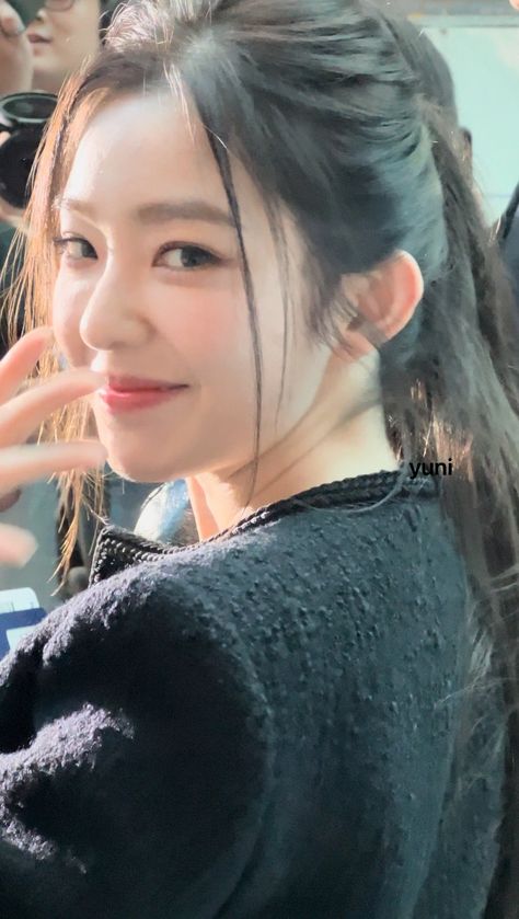 Irene Side Profile, Irene Pretty, Kpop Facts, Rv Irene, Irene Red Velvet, Vogue Covers, Red Velvet Irene, Korean Actress, Soulmate