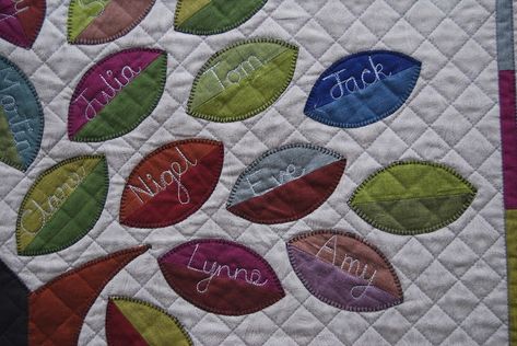 Family Trees Ideas, Embroidery Names Ideas, Family Tree Quilt Patterns, Family Tree Pillow, Embroidery Names, Family Tree Quilt, Tree Quilt Pattern, Super Family, Signature Quilts