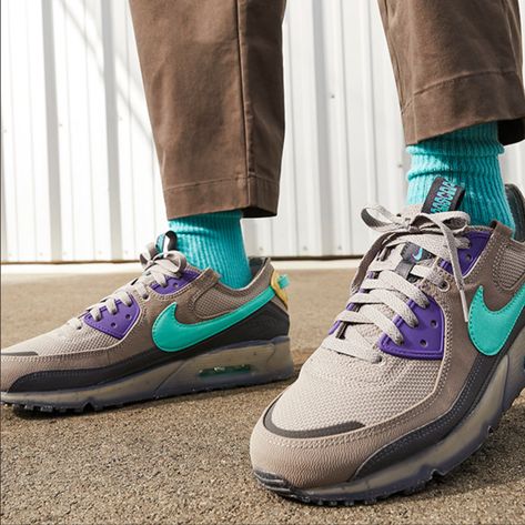 moon fossil/light menta Nike Air Max Terrascape 90 Air Max 90 Terrascape, Nike Air Max Terrascape 90, Air Max One, Purple Trainers, Rugby Boots, Yellow Heels, Mens Nike Shoes, Team Wear, Golf Shoes