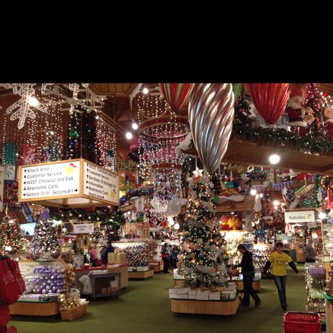 The nation's largest Christmas store!  Bronner's in Frankenmuth, Michigan - amazing wonderland of holiday magic! Frankenmuth Christmas, Bronners Christmas Store, Vacations Pictures, Christmas Stores, Travel Michigan, Frankenmuth Michigan, Christmas Barn, Mormon Temple, Michigan Travel