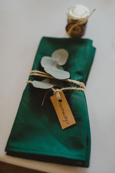 Wedding Green Napkins, Dark Green And Copper Wedding, Green Napkins Wedding, Dinner Party Table Settings, Wedding Whimsical, Country Barn Weddings, Green Napkins, Burns Night, Barn Wedding Decorations