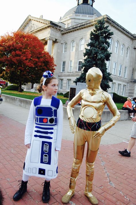 Rey Costume Diy, Blue Costume Ideas, Best Friends Costumes, C3po Costume, Star Wars Couple Costume, Work Halloween Ideas, Star Wars Family Costumes, May The 4th Party, R2d2 Costume