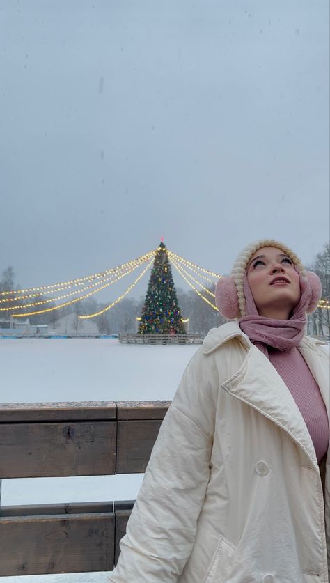 Pink Hijab Outfit, Modest Winter Fashion, Ski Trip Outfit, Modest Winter Outfits, Pink Hijab, Aesthetic Snow, Winter Outfits Snow, Muslim Style, Winter Fashion Outfits Casual