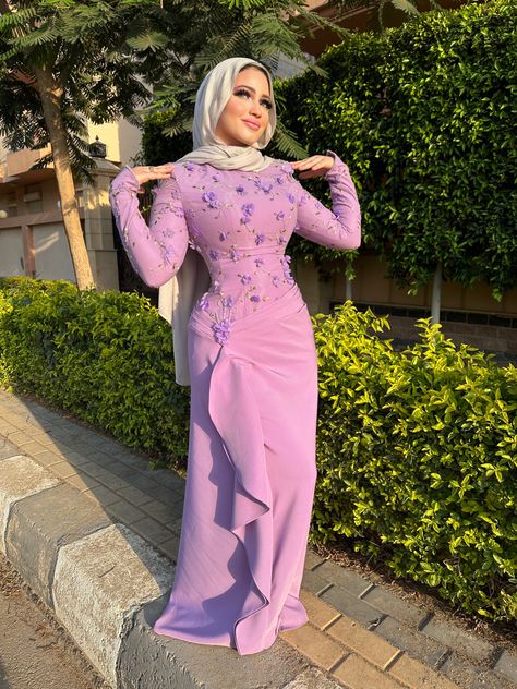 Lavender Soiree Dresses, Hijab Dresses Soiree, Hijabi Wedding Guest Outfit, Hijabi Dresses Soiree, Christian Veil, Dress Hijab Soiree, Islamic Outfits, Soirée Dresses, Hijab Soiree