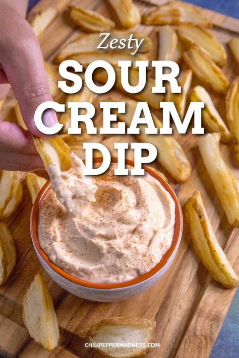 Dip Recipes With Sour Cream, Sour Cream Chip Dip, Recipes With Sour Cream, Sour Cream Dip Recipes, Sour Cream Dipping Sauce, Easy Dip Recipes, Dip For Potato Chips, Chip Dip Recipes, Chips Dip