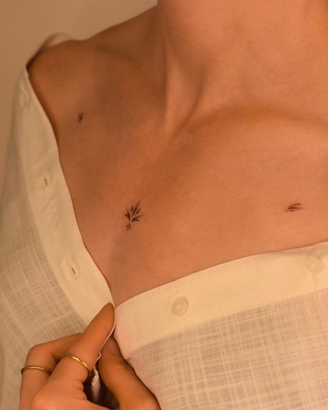 Subtle Neck Tattoo, Dainty Neck Tattoos, Dainty Neck Tattoo, Stick N Poke Tattoos, Stick N Poke, Stick N Poke Tattoo, Neck Tattoos, Poke Tattoo, Tattoo Inspo