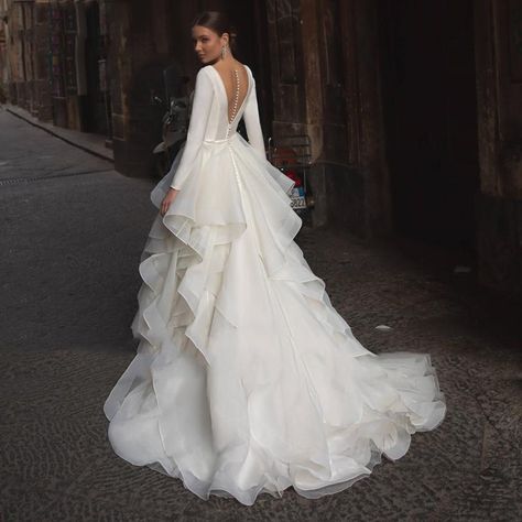 Romantic V-Neck Long Sleeve Organza Court Train Wedding Dress Classic Wedding Dresses BlissGown Princess Wedding Gown, Formal Cocktail Dress, Princess Wedding Dress, Wedding Dress Fabrics, Modern Bridal, Dresses Elegant, Suzhou, Princess Wedding, Bridal Robes