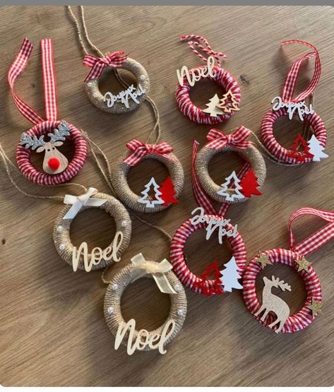 Crafts With Wooden Rings, Diy Noel Decoration, Mini Christmas Wreaths, Curtain Rings Crafts, Diy Natal, Diy Christmas Ornaments Easy, Handmade Christmas Crafts, Noel Diy, Diy Christmas Decorations Easy