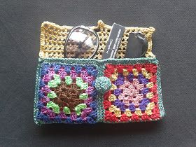 Granny Square Wallet, Granny Square Clutch, Wallet Pattern Free, Diy Clutch Bag, Pattern Granny Square, Crochet African Flowers, Crochet Wallet, Crochet Clutch Bags, Crochet Coin Purse