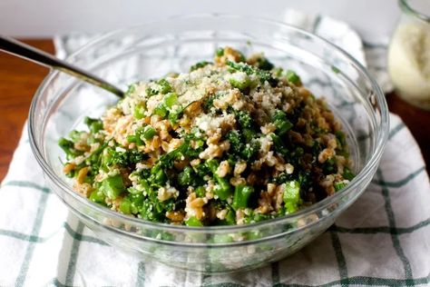 Smitten Kitchen Recipes, Recipe Broccoli, Farro Salad, Grain Salad, Smitten Kitchen, Fruit Salad Recipes, Broccoli Salad, Lemon Pepper, Veggie Sides