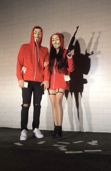 Money Heist Halloween Costume Couple, Robbers Couples Costume, Money Heist Costume, Couple Halloween Costumes Bank Robber, Goth Girl Outfits, Goth Girl Aesthetic, Meme Couple Costumes, Goth Halloween Costume, Meme Couple Costume