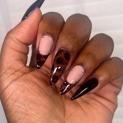 Maroon Leopard Nails, Brown Nails 2024, Gray Cheetah Nails, Cute Fall Acrylic Nails Short, Lepord Print Nails Design, Brown Nails With Rhinestones, Simple Nails For Fall, Brown And Black Nails, Black Nails Silver