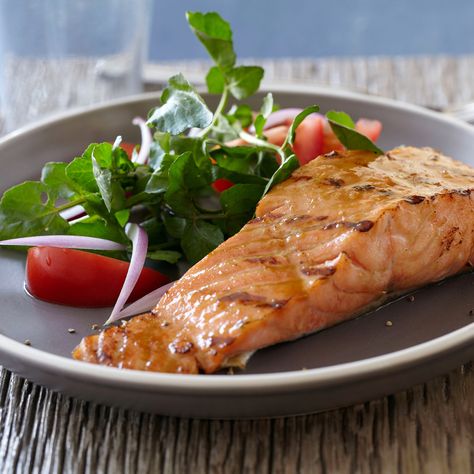 Salmon with Brown Sugar and Mustard Glaze by Bobby Flay Light Summer Meals, Bobby Flay Recipes, Honey Mustard Salmon, Salmon Soy Sauce, Mustard Salmon, Marinated Salmon, Bobby Flay, Glazed Salmon, White Fish