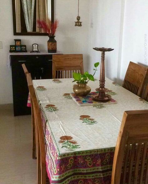 Dinner Table Decorations For Home, Vintage Home Exterior, Indian Dining Room Decor, Vintage Furniture Living Room, Dining Table Decor Indian Home, Indian Dining Room, Indian Dining Table, Chettinad House, Dinner Setup