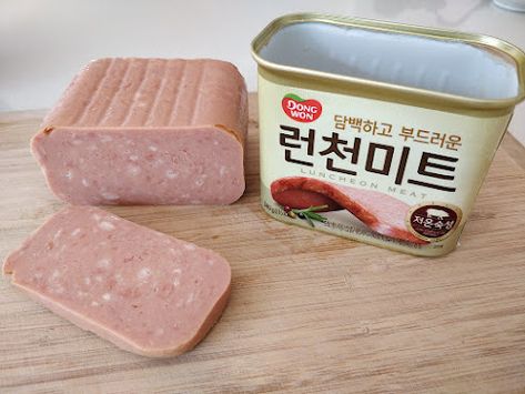 Tha Munchies: Korean Spam Luncheon Meat from Dongwon Japanese Spam Recipe, Korean Spam, Korean Spam Recipes, Korean Food With Spam, Spam Kimbap, Cooking With Spam Recipe, Spam Meat, Luncheon Meat, Korean Products