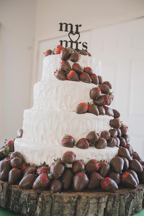 Fall Wedding Diy, Wedding Cake Tops, Fall Wedding Cakes, White Wedding Cake, Future Wedding Plans, Neon Wedding, Covered Strawberries, Chocolate Covered Strawberries, Cake Toppings