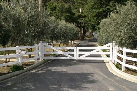 Farm Gates Entrance, Entrance Gates Driveway, Property Gates, Driveway Entrance Landscaping, Farm Entrance, Ranch Gates, Ideas For House, Country Fences, House Ranch