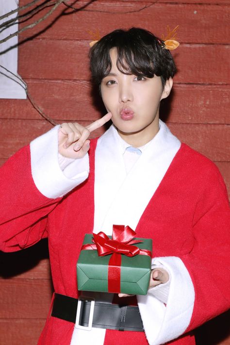 Jhope Bts Wallpaper, Bts Christmas, Hope Christmas, Bts Group Picture, Jhope Cute, Jungkook V, Taehyung Photoshoot, Hoseok Bts, Bts J Hope