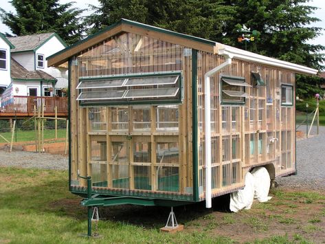 a greenhouse on a trailer bed ~ movable garden Movable Garden, Mobile Greenhouse, Natural Plant Food, Greenhouse Supplies, Outdoor Greenhouse, Portable Greenhouse, Greenhouse Ideas, Greenhouse Effect, Urban Forest