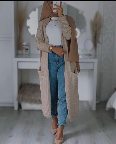 Beige Long Cardigan Outfit, Long Cardigan Outfit Hijab, Beige Cardigan Outfit, Cardigan Outfit Hijab, Long Cardigan Outfit, Modest Hijab, Street Hijab Fashion, Hijab Trends, Cardigan Outfit