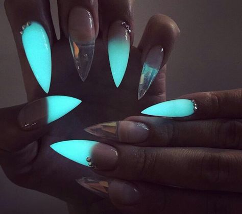 Neon glow in the dark nails Glow In The Dark Nail Designs, Glitter Nails Ideas, Neon Glitter Nails, Nails Ideas 2023, Glow In The Dark Nails, Neon Halloween, Bella Nails, Nails Neon, Neon Green Nails