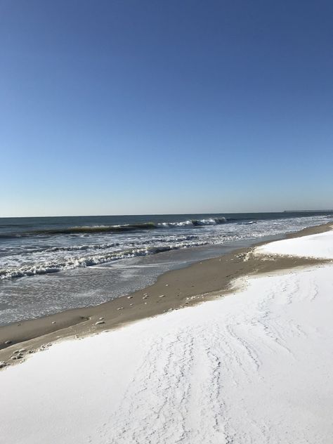 Snow in Wrightsville Beach, NC!  Waited all day for the snow to come just so I can outside and play! ❄️☃️ Such a treat for this southern beach town. Snow On The Beach, Wrightsville Beach Nc, Beach Winter, Wrightsville Beach, Painting Inspo, Beach Wallpaper, Winter Storm, Beach Baby, Homescreen Wallpaper