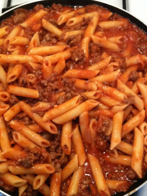 Penne Pasta and Meat Sauce is a standard recipe that doesn’t take too much time or effort. Description from mayeshmagazine.wordpress.com. I searched for this on bing.com/images Pasta With Hamburger, Pasta And Meat Sauce, Baked Penne Pasta, Penne Recipes, Beef Pasta Recipes, Recipes Steak, Penne Pasta Recipes, Pasta With Meat Sauce, Baked Penne