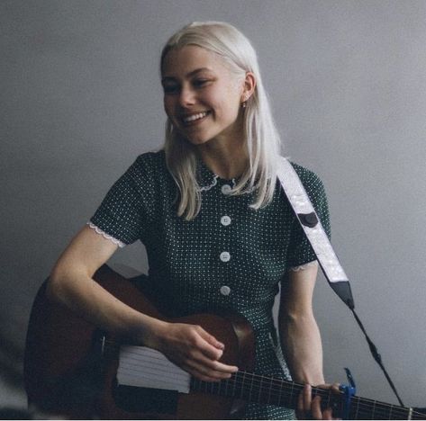 Phoebe Bridgers Hair, Phoebe Bridgers Crochet, Phoebe Bridgers Aesthetic, Phoebe Bridgers, White Hair, Aesthetic Wallpaper, Blonde Hair, A Woman, Blonde