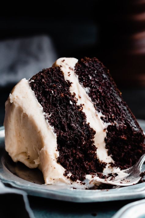 This rich Guinness Chocolate Cake is made incredibly flavorful thanks to a combo of Guinness and brown butter. It's topped with the creamiest brown butter Guinness frosting. This easy cake recipe is perfect for any celebration - especially St. Patrick's Day! #guinnesscake #chocolatecake #stpatricksday #stpatricksdayrecipes #chocolate #brownbutter #frosting #chocolaterecipes #dessertrecipes #cakerecipes #bluebowlrecipes | bluebowlrecipes.com Guinness Dessert, Stephanie Simmons, Guinness Chocolate Cake, Brown Butter Cream Cheese Frosting, Brown Butter Cream Cheese, Guinness Chocolate, Guinness Cake, Brown Butter Frosting, Butter Cream Cheese Frosting