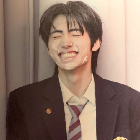 Sunghoon Cake Face, Cute Sunghoon Pics, Sunghoon Zoning Out, Sunghoon Ethereal, Sunghoon Ish, Sunghoon Teeth, Sunghoon Lq Icons, Sunghoon Cute, Enha Icons