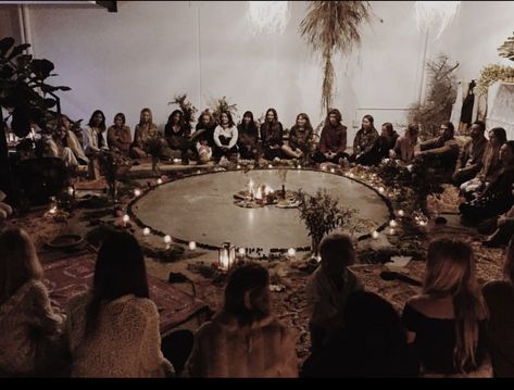 Women's Circle Aesthetic, Women’s Circle, Sister Circle, Group Meditation, Meditation Photos, Moon Circle, Woman Singing, Sacred Circle, Women's Circle