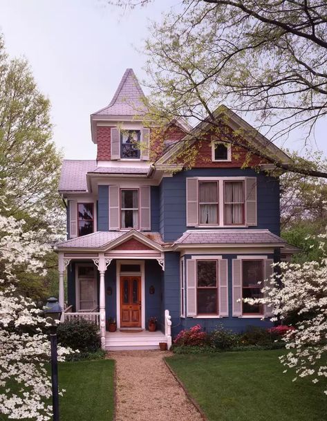 9 Popular Architectural Home Styles You Should Know Porch Supports, Victorian House Interiors, Victorian Style House, Saltbox Houses, Victorian Style Homes, Modernist House, Dormer Windows, Tudor House, Victorian Houses