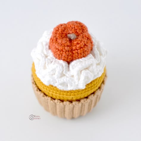 Cupcake Crochet, Valentine Crochet, Crochet Fall Decor, Crochet Pour Halloween, Crochet Cake, Crochet Cupcake, Fall Cupcakes, Fall Crochet Patterns, Confection Au Crochet