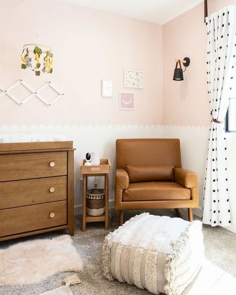 babyletto on Instagram: "🤎 rich browns and light pinks 💕 • #babyletto Sleepytime rocker and Sprout dresser • nursery designed by mama @realestateinreallife" Nursery With Leather Chair, Leather Chair Nursery, Dresser Nursery, Mid Century Modern Nursery, Nursery Seating, Brown Leather Chairs, Big Kids Room, Nursery Style, Nursery Modern